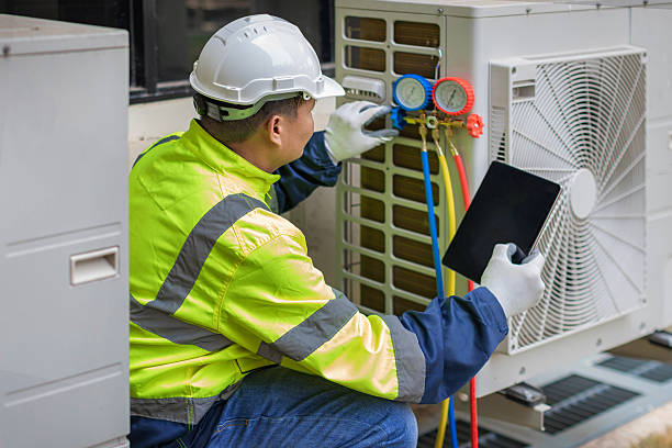 Professional Hvac technician working in Saginaw, TX
